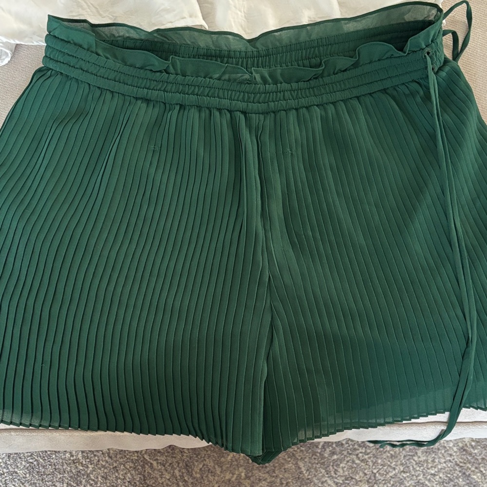 Women's Pleated Green Shorts